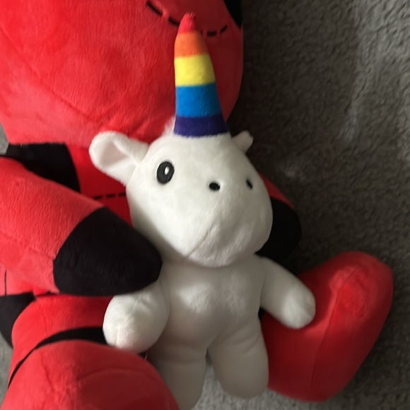 Marvel Deadpool Plush vibrating 15” - Picture 4 of 5